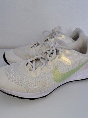 Nike Women's Lightweight Running Shoes - Pastel Green/White